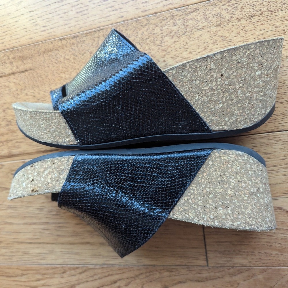 Donald Pliner Platform Wedge Sandals Black Snakeskin Embossed Cork Womens 7B - Picture 6 of 8